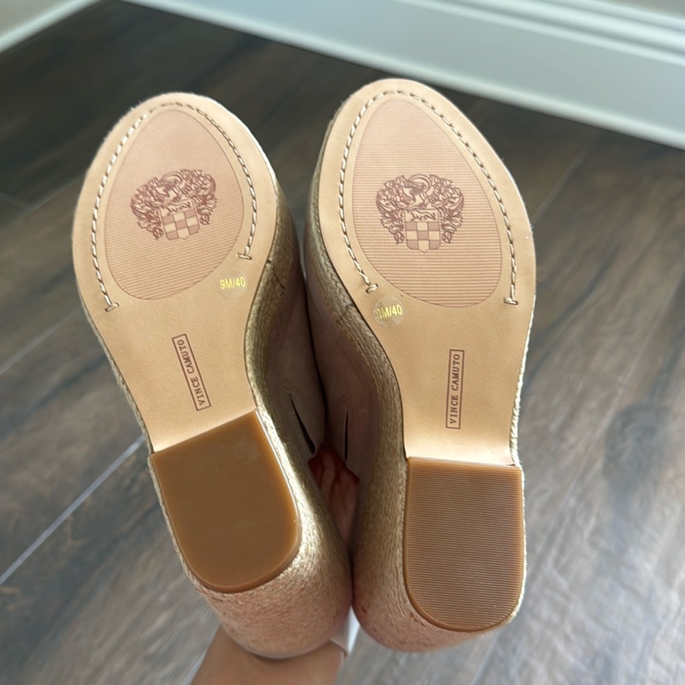 NWT Vince Camuto suede wedge sandals size 9✨ - Picture 5 of 9